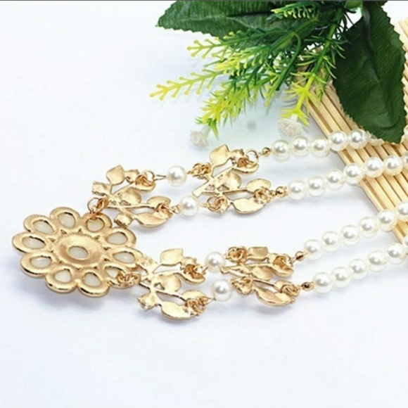 Flower & pearls necklace - Picture 6 of 7